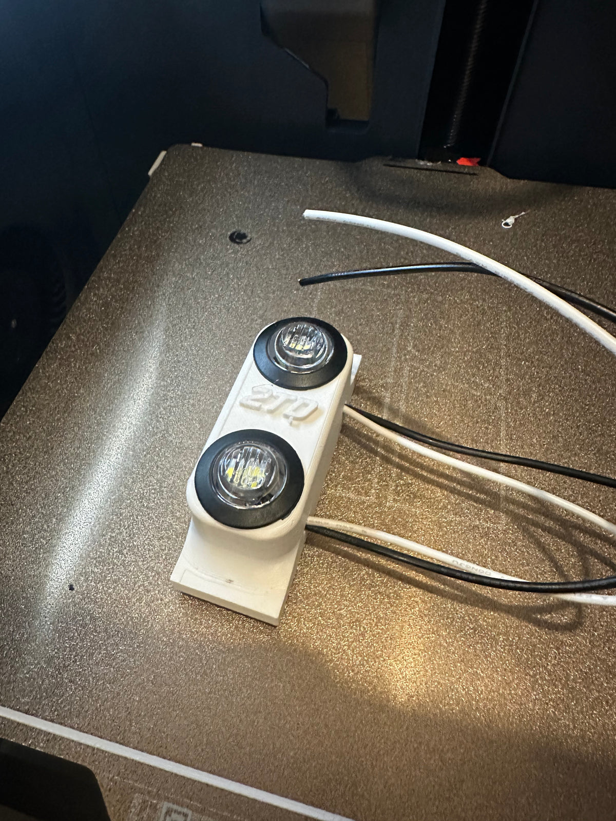 Magnetic rock light