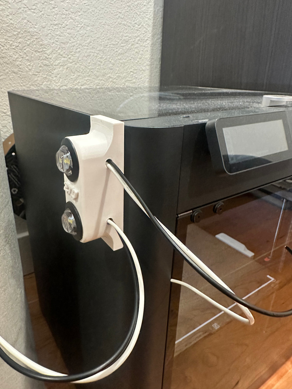 Magnetic rock light